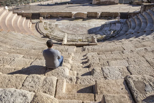 Visitando o teatro romano de Medellín, Espanha — Fotografia de Stock