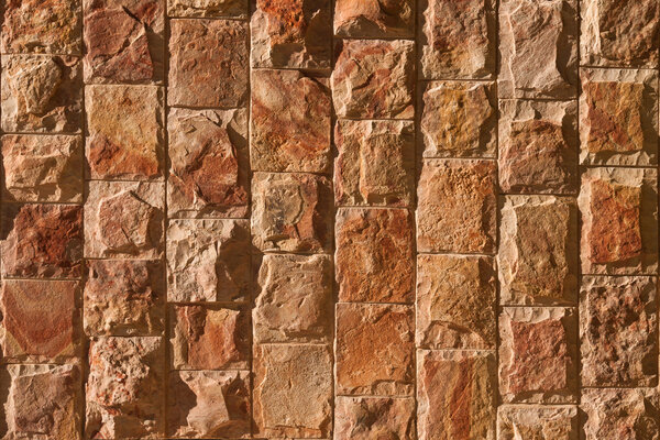 Стена из натурального камня
