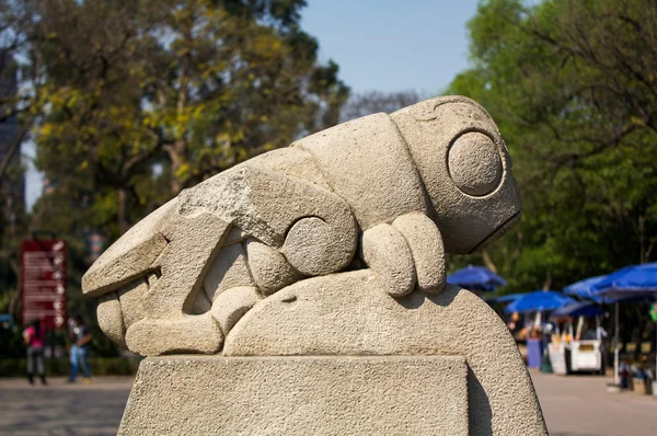 Chapultepec park symbool sprinkhaan Chapulín sculpture Mexico Df — Stockfoto