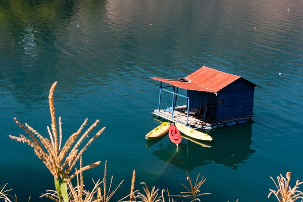 Lago Atitlan e doca de barco — Fotografia de Stock