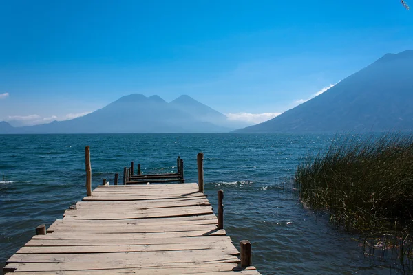 San Marcos La Laguna yakındaki göl Atitlan ahşap yolu