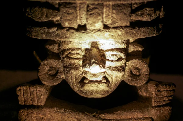 Taş Idol Teotihuakan üzerinden