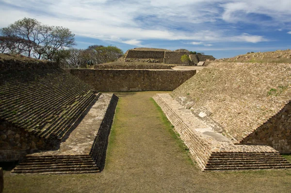 Monte Alban Oaxaca Meksika eski maç stadyum huego de pelota