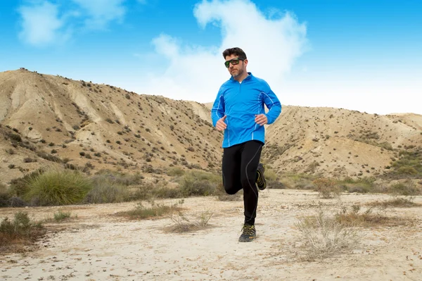 Sport man running on dry desert landscape in fitness healthy lifestyle — Stock Photo, Image