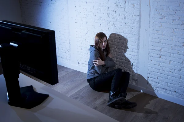 Teenager Frau missbraucht leiden Internet-Cybermobbing Angst traurig depressiv in Angst Gesichtsausdruck — Stockfoto