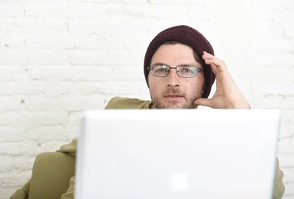 Young attractive hipster businessman working from his home office as freelancer self employed business model — Stockfoto