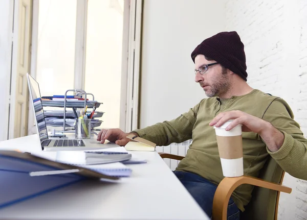 Young attractive hipster businessman working from his home office as freelancer self employed business model — Stockfoto