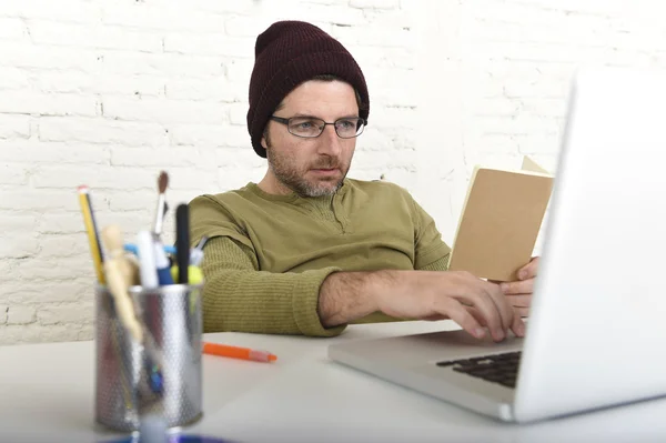 Young attractive hipster businessman working from his home office as freelancer self employed business model — Stockfoto