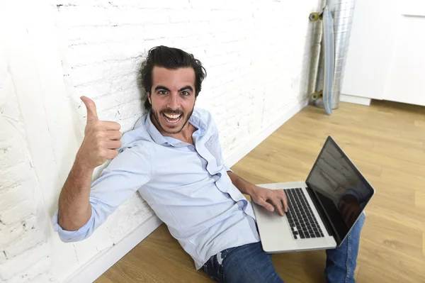 Young man in hipster modern casual style look sitting on living room home floor working on laptop — Stock Photo, Image