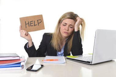 genç güzel iş kadını stres yardım duygu için soran ofisinde çalışan yorgun 