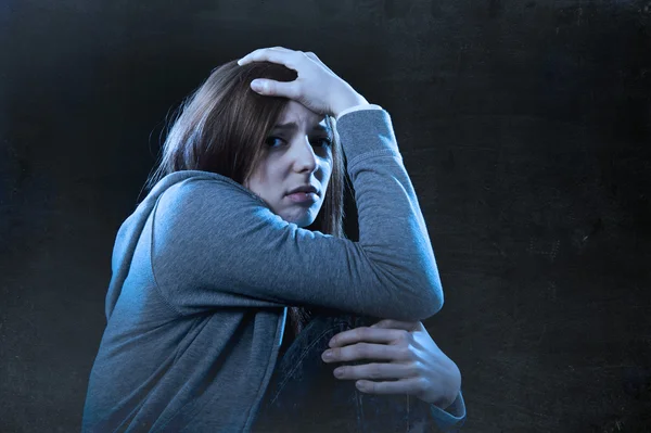 Teenager girl feeling lonely scared sad and desperate suffering — Stock Photo, Image