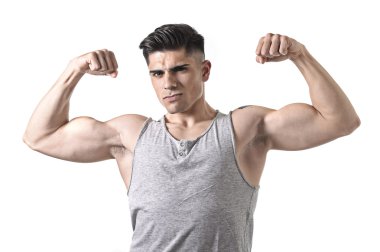 serin meydan okuyan fit vücut kavram arıyor güçlü çıplak gövde ile poz yakışıklı spor adamı