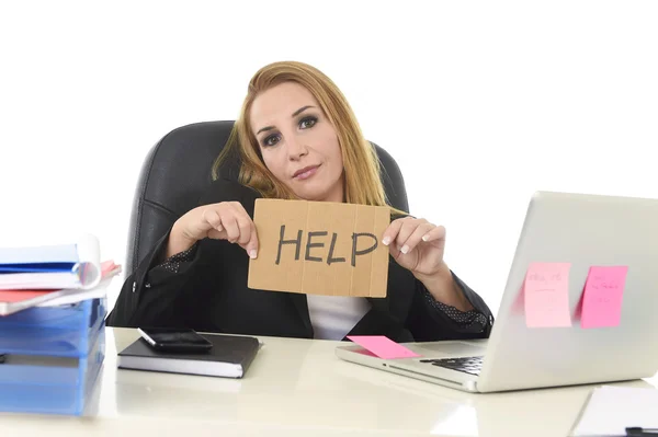 40s affärskvinna Holding hjälp tecken arbeta desperat lidande — Stockfoto