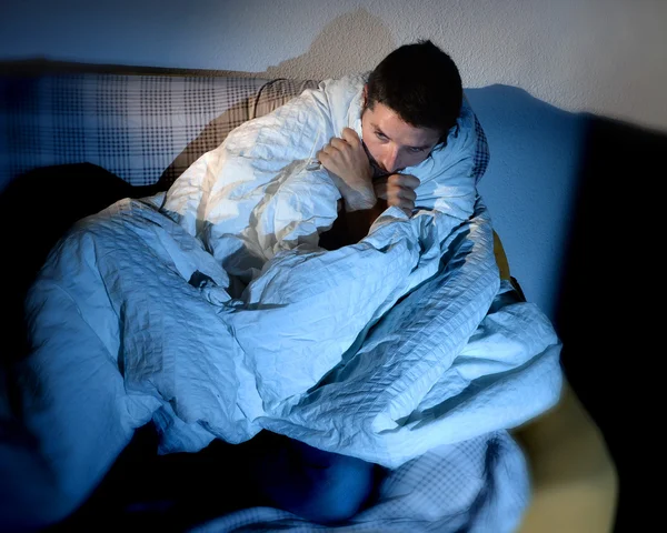 Junger, krank aussehender Mann leidet an immentaler Störung oder Depression — Stockfoto