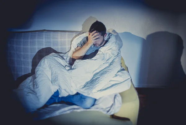 Jonge ziek uitziende man geestelijke wanorde of depressie lijden — Stockfoto