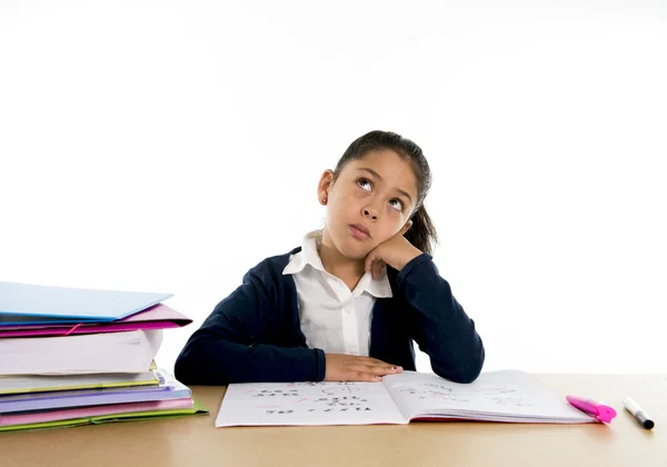 Kind gelangweilt unter Stress mit müdem Gesichtsausdruck — Stockfoto