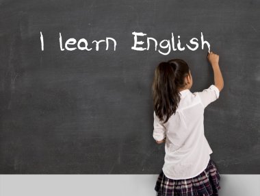 blackboard okula tebeşir ile İngilizce öğrenin yazmak kız öğrenci