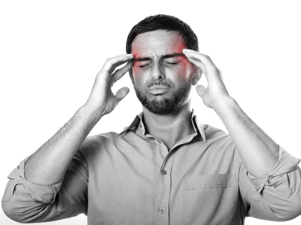 Baş ağrısı ve migren ağrısı ifade acı sakallı genç adam — Stok fotoğraf