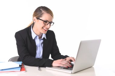 genç çekici işkadını başarı iş kavramı, mutlu gülümseyerek çalışma