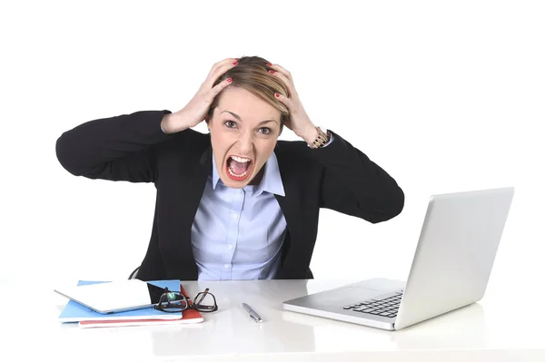 Aantrekkelijke zakenvrouw gefrustreerd uitdrukking bij office werken — Stockfoto