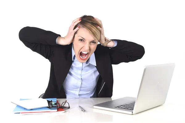 Aantrekkelijke zakenvrouw gefrustreerd uitdrukking bij office werken — Stockfoto