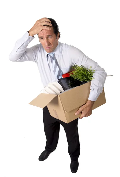 Mayor hombre de negocios llevando caja de oficina despedido del trabajo triste despe — Foto de Stock