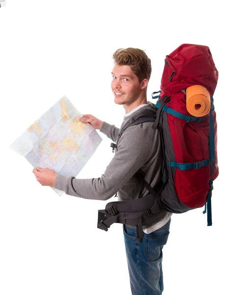 Giovane attraente zaino in spalla turistico alla ricerca di mappa che trasporta grande bac — Foto Stock