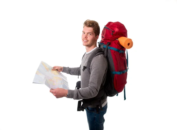 Joven atractivo mochilero turista buscando mapa llevando gran bac —  Fotos de Stock