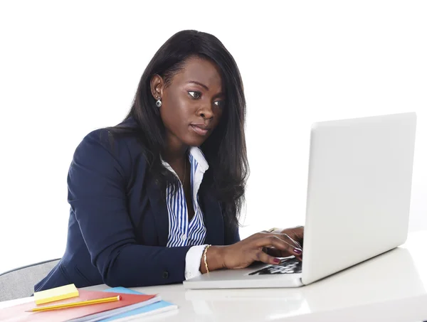 Attractive and efficient black ethnicity woman sitting at office computer laptop desk typing — Stock Photo, Image