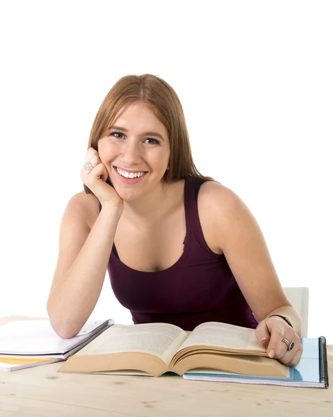 Unga vackra college student tjej studerar glad självsäker och positiv — Stockfoto