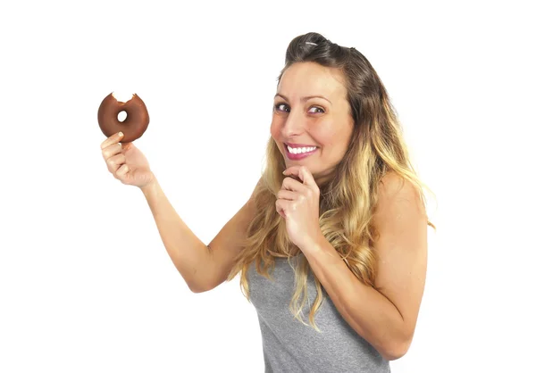 Mladá sexy zlobivá žena jíst čokoládová kobliha šťastný vinu za nezdravé výživě — Stock fotografie