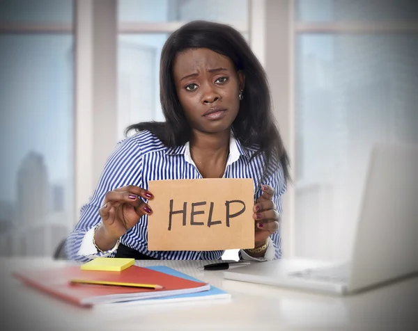 Noir afro-américain ethnie fatigué frustré femme travailler dans le stress demander de l'aide — Photo