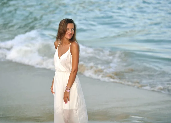 Attractive and beautiful woman enjoying vacation summer holidays at Spain coast village walking on beach — Stockfoto