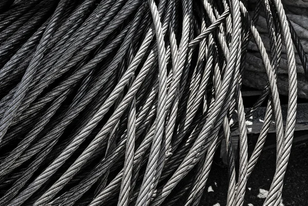 Estacas de textura metálica de cabos de metal de aço isolados na indústria e conceito de colagem — Fotografia de Stock