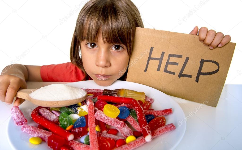 child eating candy ile ilgili görsel sonucu