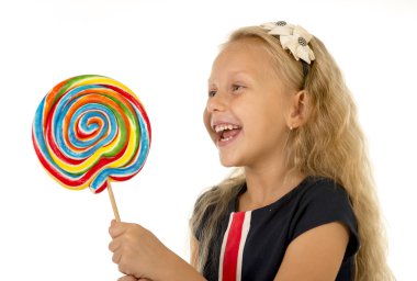 büyük sarmal lolipop şeker mutlu gülümseyerek yalama yemek uzun sarı saçlı güzel kadın çocuk