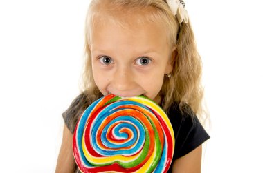 büyük sarmal lolipop şeker mutlu gülümseyerek yalama yemek uzun sarı saçlı güzel kadın çocuk