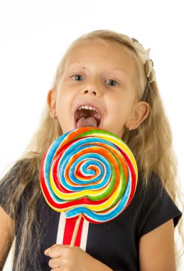 , büyük sarmal lolipop şeker mutlu gülümseyerek yalama yemek uzun sarı saçlı güzel kadın çocuk