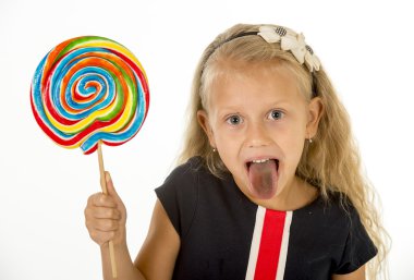 büyük sarmal lolipop şeker mutlu gülümseyerek yalama yemek uzun sarı saçlı güzel kadın çocuk