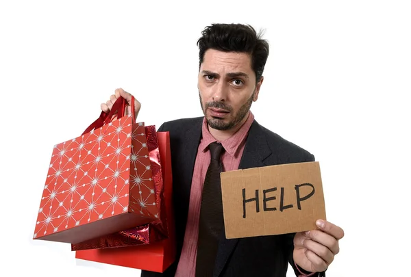 Homme d'affaires tenant des sacs à provisions et aider à signer inquiet et expression du visage de stress — Photo