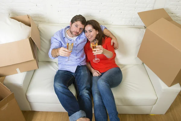 Happy American couple lying on couch together celebrating moving — 图库照片