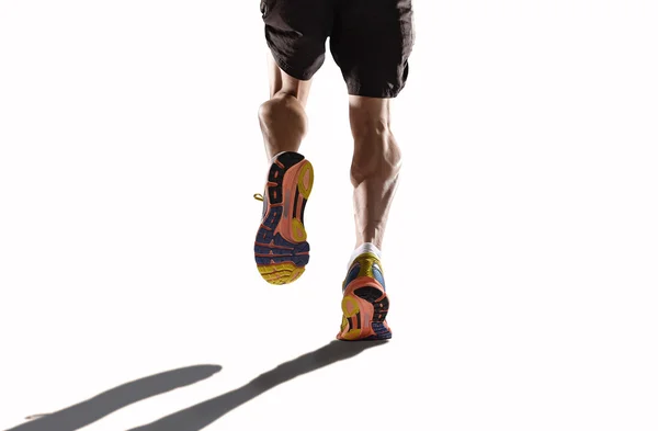 運動脚とスタイルの広告でフィットネス健康的な持久力概念のジョギング スポーツ男のランニング シューズ — ストック写真