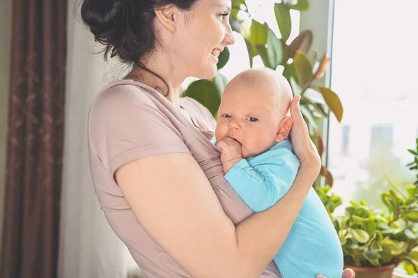 Beautiful Mother Holding Arms Her Little Cute Newborn Infant Son — Stock Photo, Image