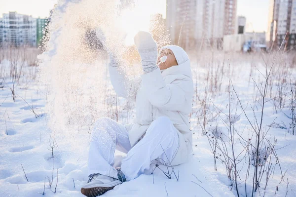 Happy Elderly Senior Mature Woman White Warm Outwear Playing Snow — Stock Photo, Image