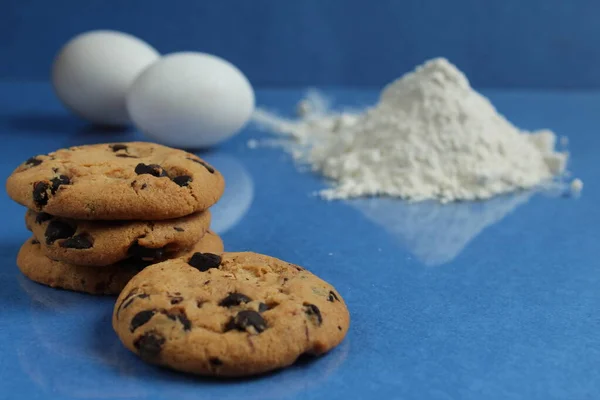 Konyha Főzés Folyamat Házi Csokoládé Cookie Csokoládé Cseppek Háttérben Liszt — Stock Fotó