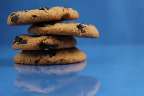 Cookie Chocolate Drops Stacked Top Each Other Blue Bright Saturated — Stock Photo, Image