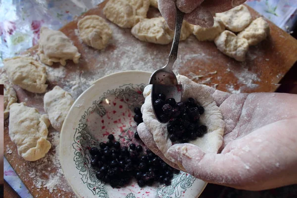 Bolinhos Caseiros São Feios Com Bagas Mirtilo Cozinhar Casa Alimentos — Fotografia de Stock