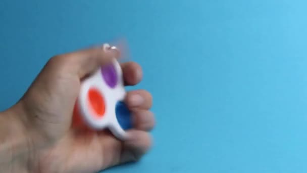 Kamera Mendekati Mainan Sressing Popit Sederhana Redup Bawah Lesung Pipit — Stok Video
