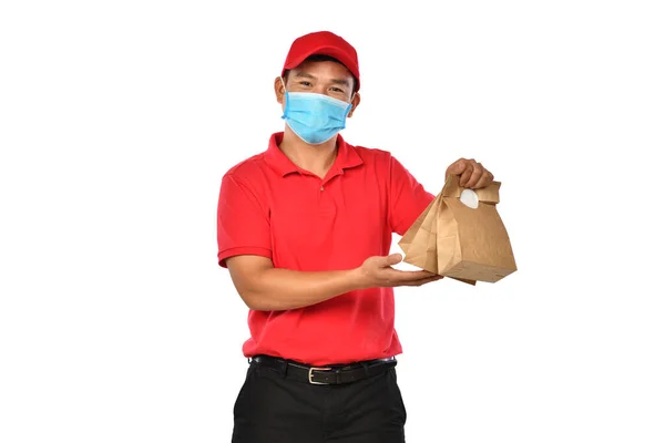 Glad Ung Asiatisk Leverans Man Röd Uniform Medicinsk Ansiktsmask Bära — Stockfoto