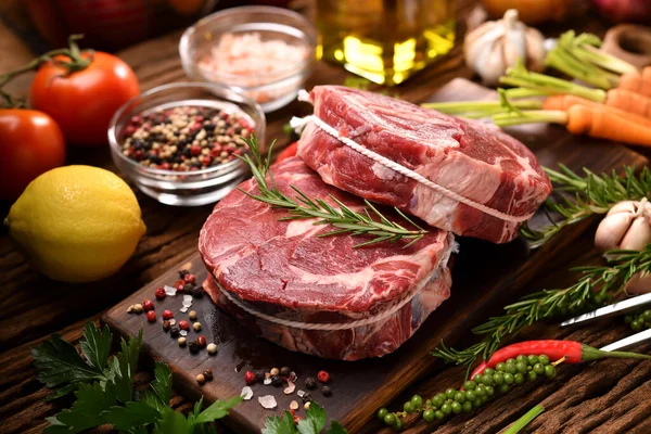 Fresh Raw Pieces Beef Meat Cutting Board — Stock Photo, Image